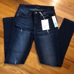 KanCan Kiri distressed skinny jeans size 26. NWT